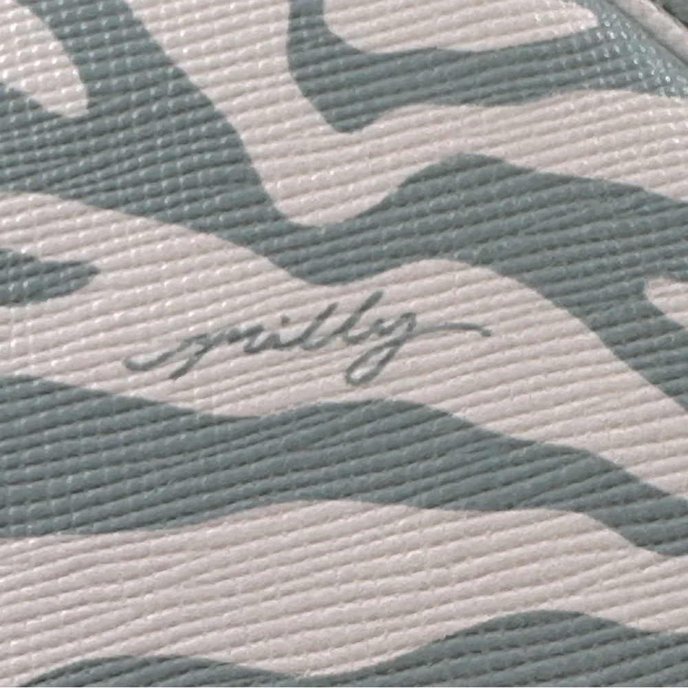 Milly Gray & White Animal Print Zip Closure Jewelry Travel Organizer Carrier New